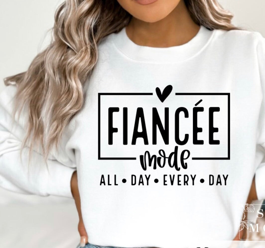 Fiancée mode graphic tee