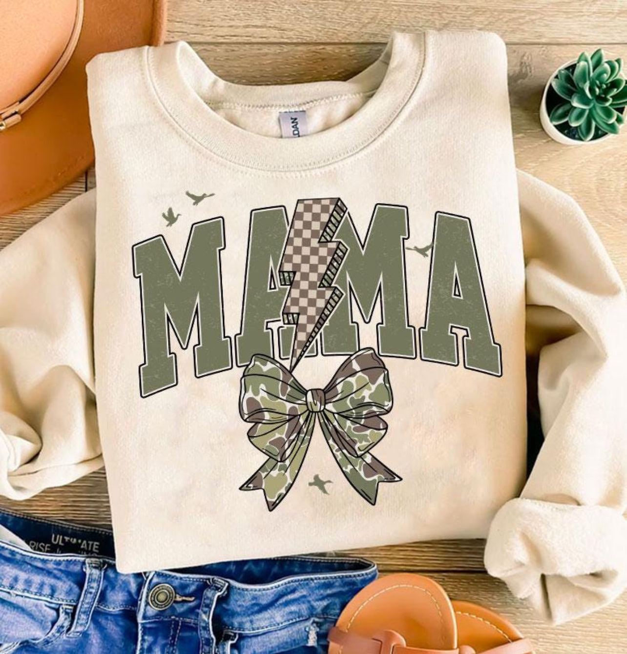 Retro Camo Mama graphic tee