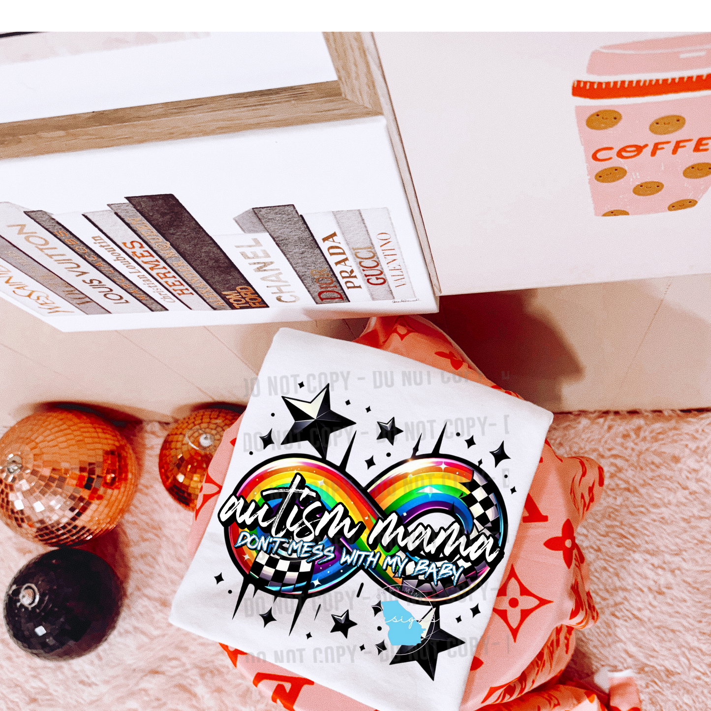 Autism mom graphic tee